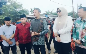 Dari Keluhan Warga ke Aksi Nyata: Bupati Dillah Gandeng DPR RI  Edi Purwanto Tinjau Jalan Rusak Parah