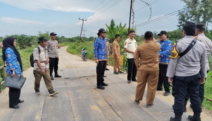 Banjir di Simpang Garuda Jadi Perhatian Serius, Camat Muara Sabak Barat Bergerak Cepat Cari Solusi