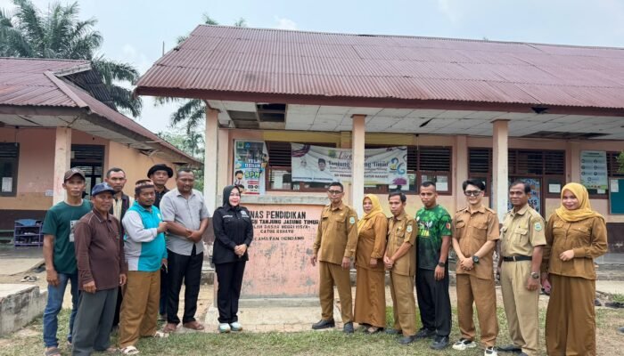 Ketua DPRD  Tanjabtim Turun ke Lapangan,  Cek Sekolah dan Infrastruktur Rusak di Dendang
